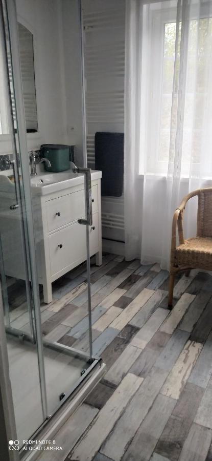 Logement Independant Attenant A Une Maison Dans Grand Jardin Retournac Экстерьер фото